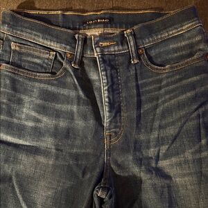 Lucky Brand Women’s Dark Blue straight Jeans. Zoe high rise.